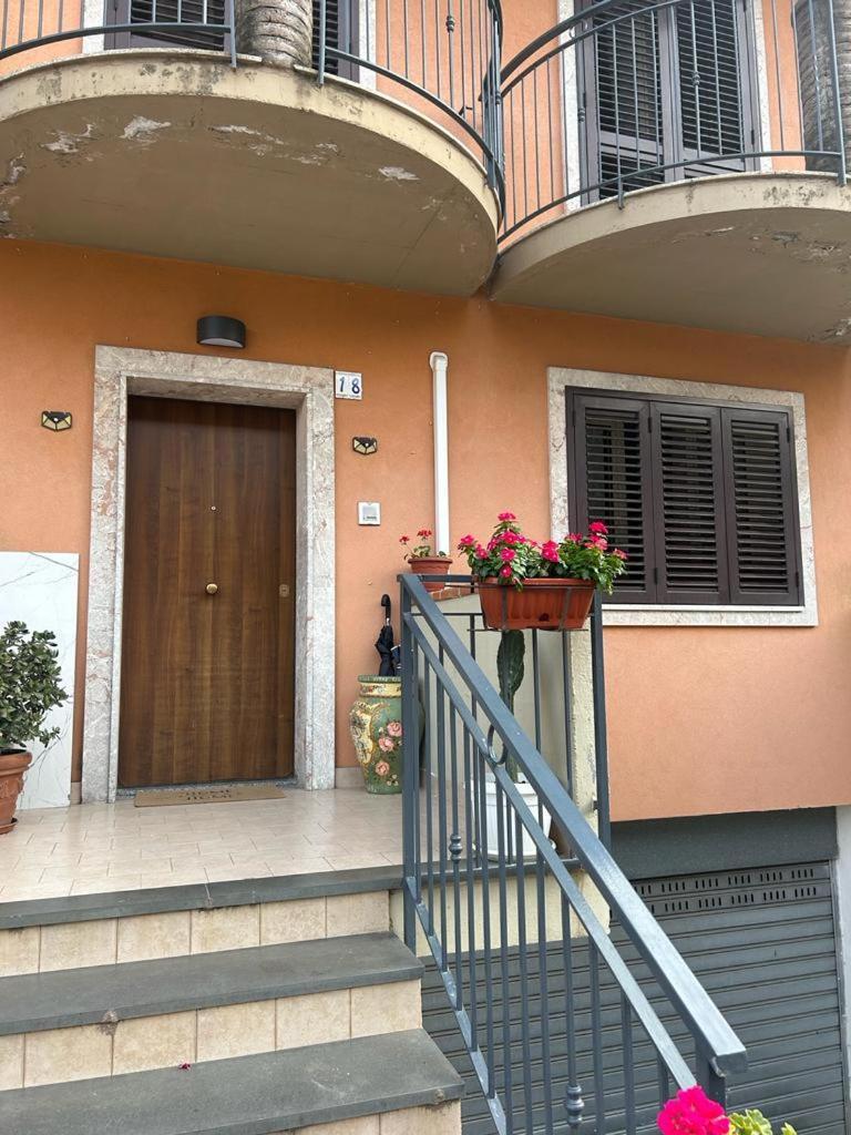 Nina Apartament Giardini Naxos Con Posto Auto Exterior foto