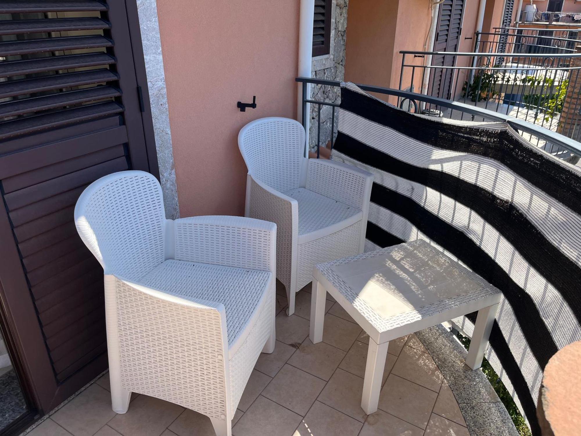 Nina Apartament Giardini Naxos Con Posto Auto Exterior foto