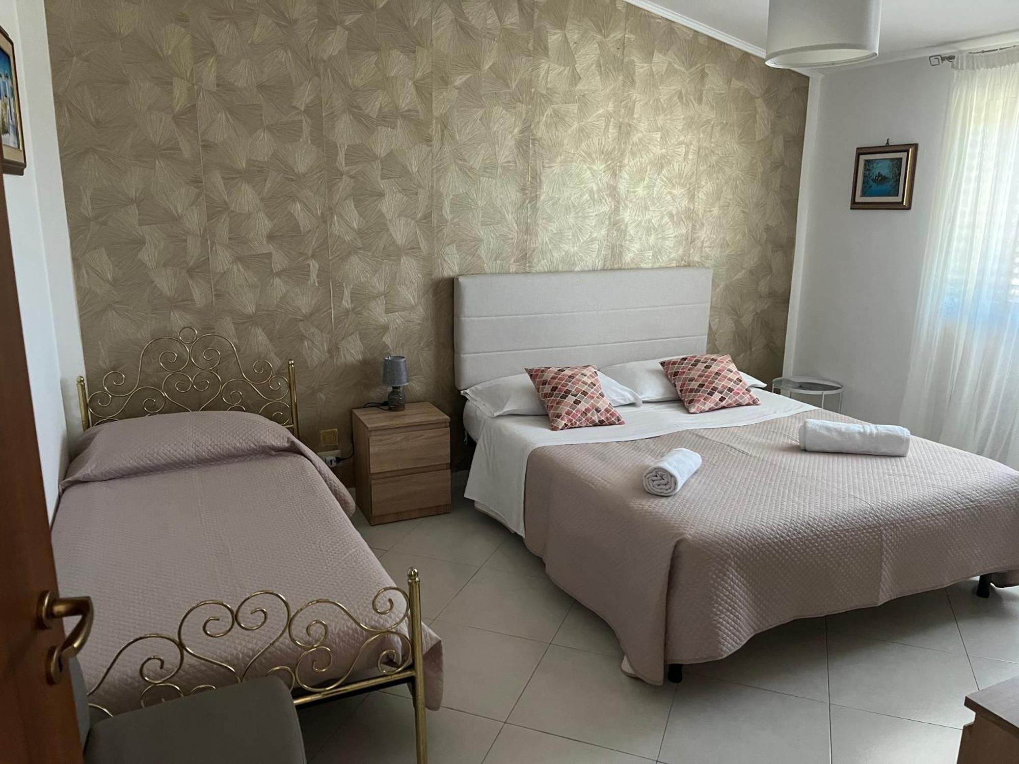 Nina Apartament Giardini Naxos Con Posto Auto Exterior foto